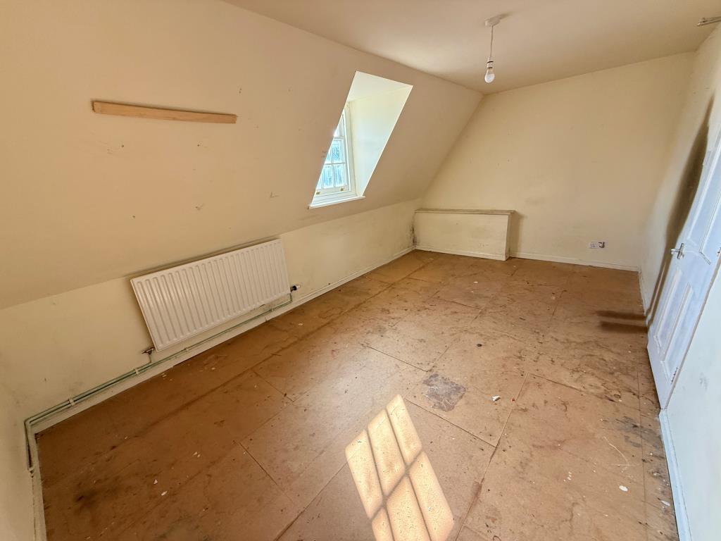 Lot: 161 - TWO-BEDROOM FLAT FOR IMPROVEMENT - Bedroom one